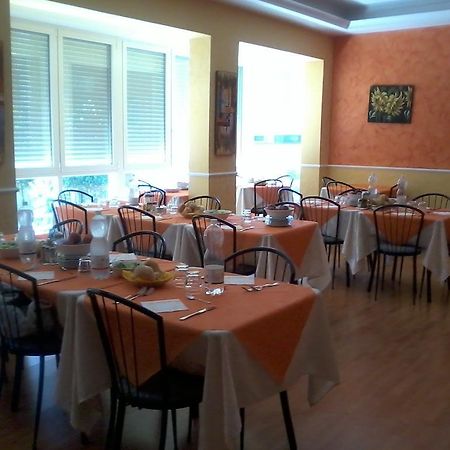 Hotel Oria Ріміні Екстер'єр фото