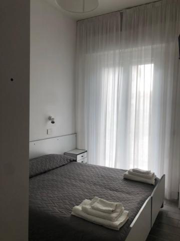 Hotel Oria Ріміні Екстер'єр фото