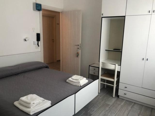 Hotel Oria Ріміні Екстер'єр фото