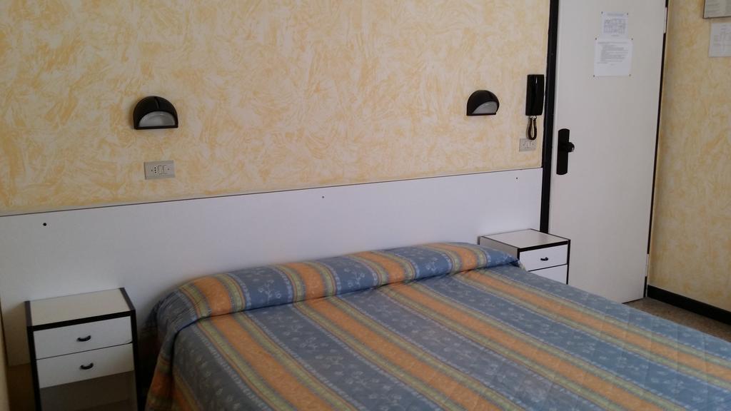 Hotel Oria Ріміні Номер фото